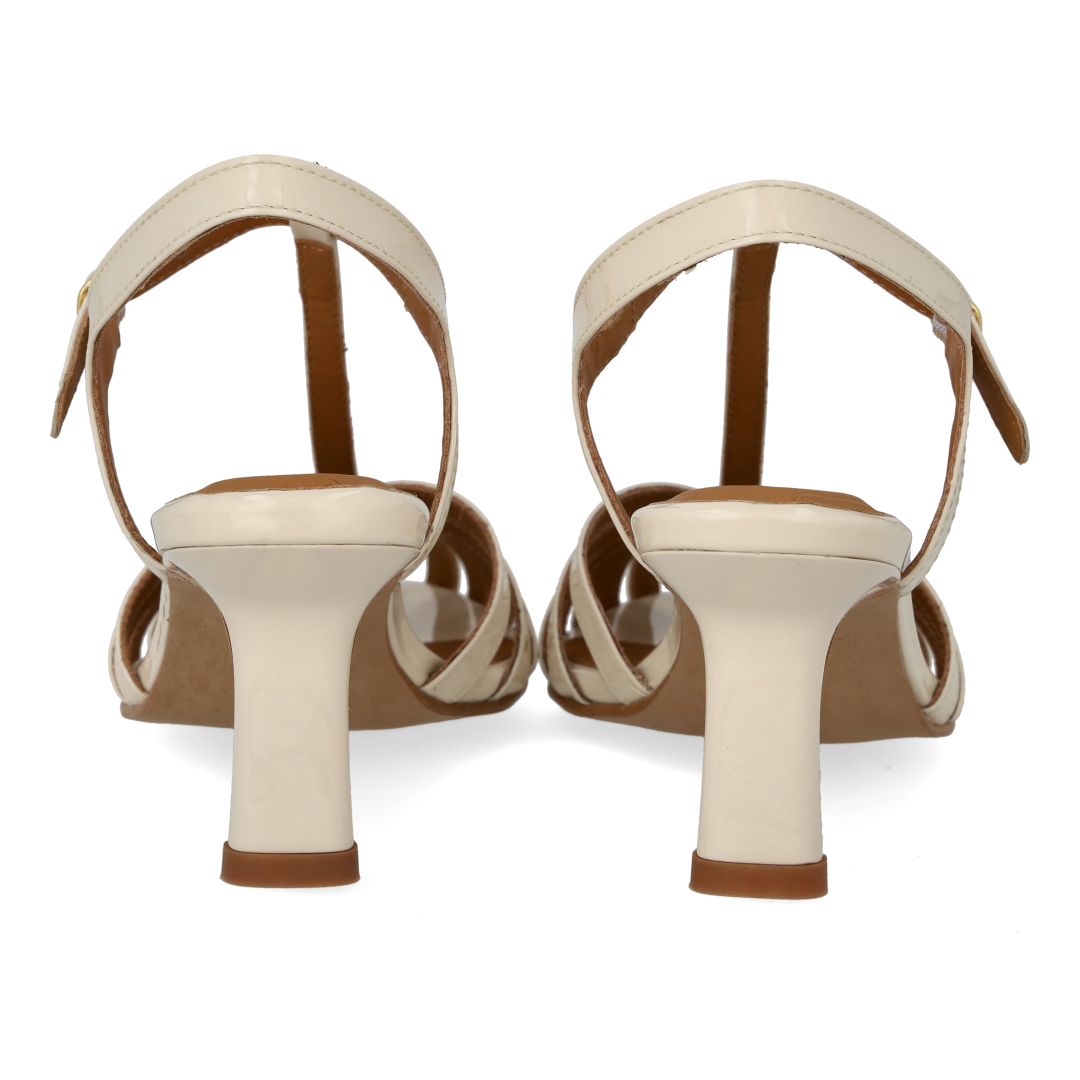 Højhælet sandal med smuk organisk frontdetalje