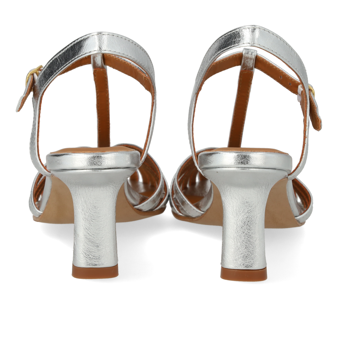 Højhælet sandal med smuk organisk frontdetalje