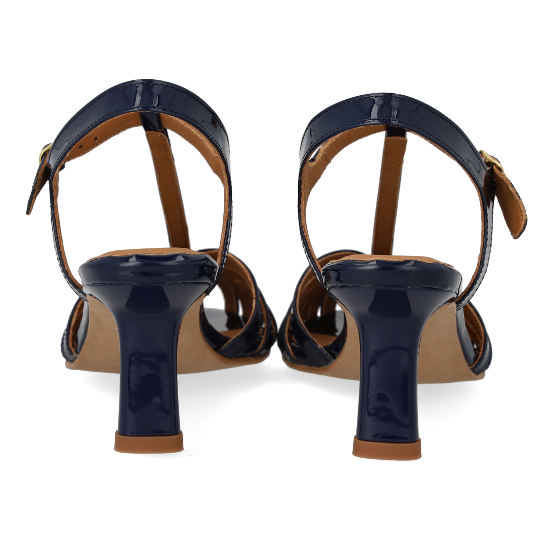 Højhælet sandal med smuk organisk frontdetalje