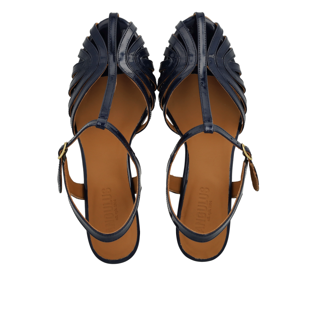 Højhælet sandal med smuk organisk frontdetalje