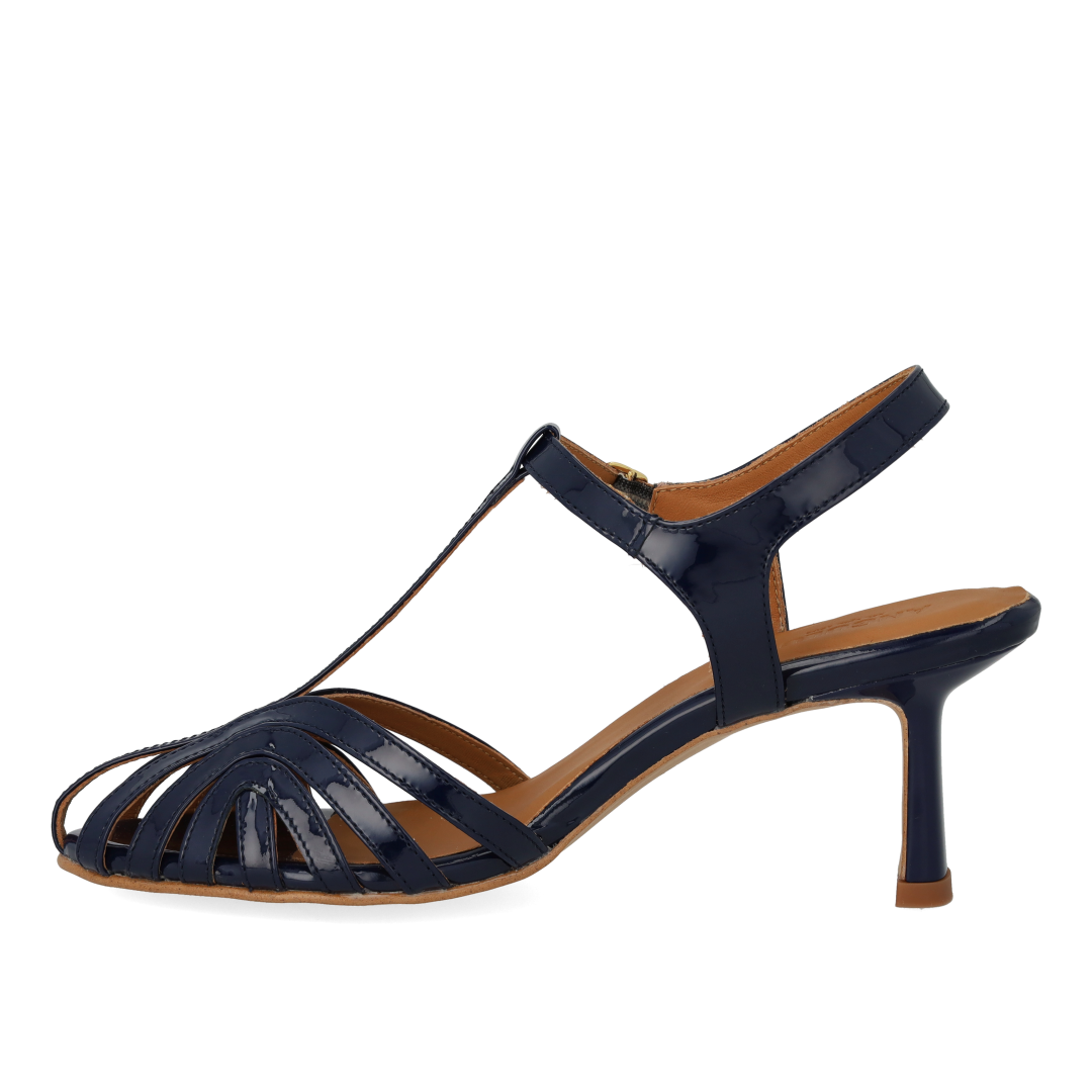 Højhælet sandal med smuk organisk frontdetalje