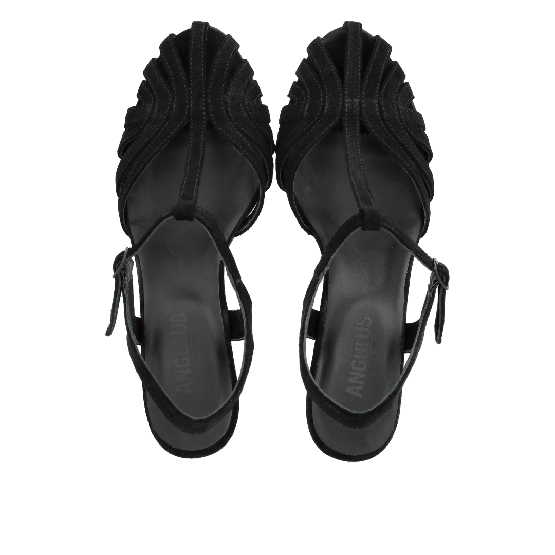 Højhælet sandal med smuk organisk frontdetalje