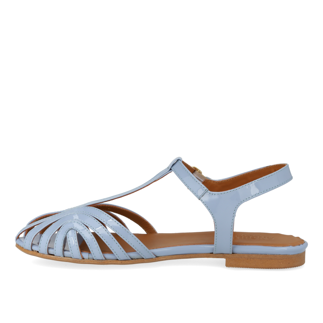 Flad sandal med smuk organisk frontdetalje