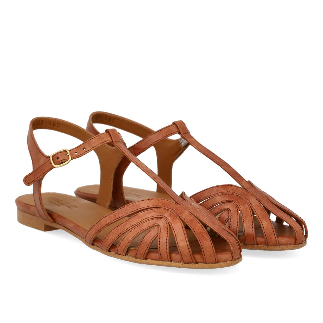 Flad sandal med smuk organisk frontdetalje