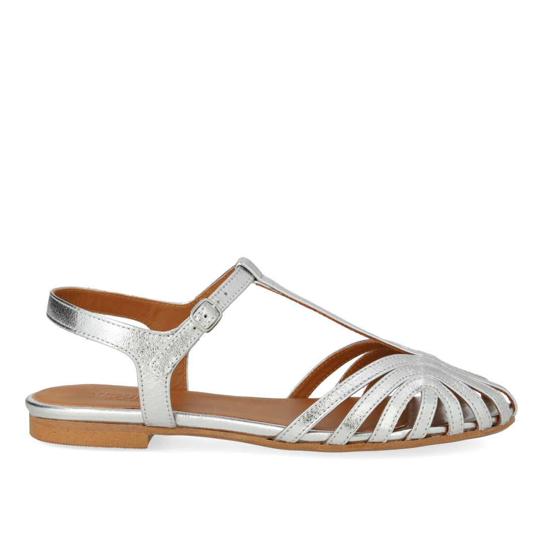 Flad sandal med smuk organisk frontdetalje