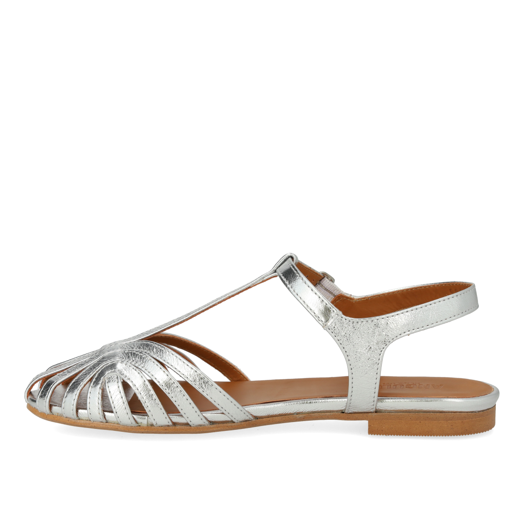 Flad sandal med smuk organisk frontdetalje