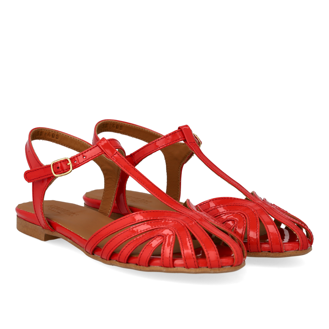 Flad sandal med smuk organisk frontdetalje