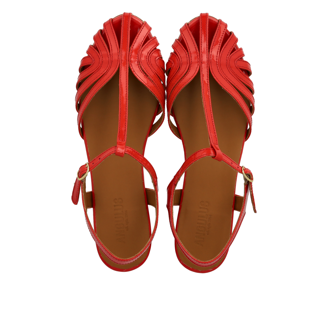 Flad sandal med smuk organisk frontdetalje