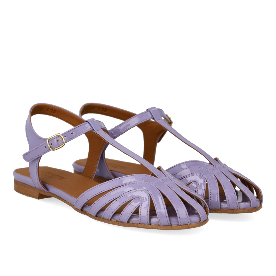 Flad sandal med smuk organisk frontdetalje