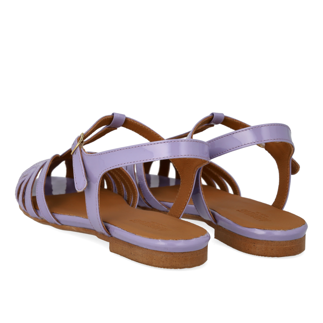 Flad sandal med smuk organisk frontdetalje