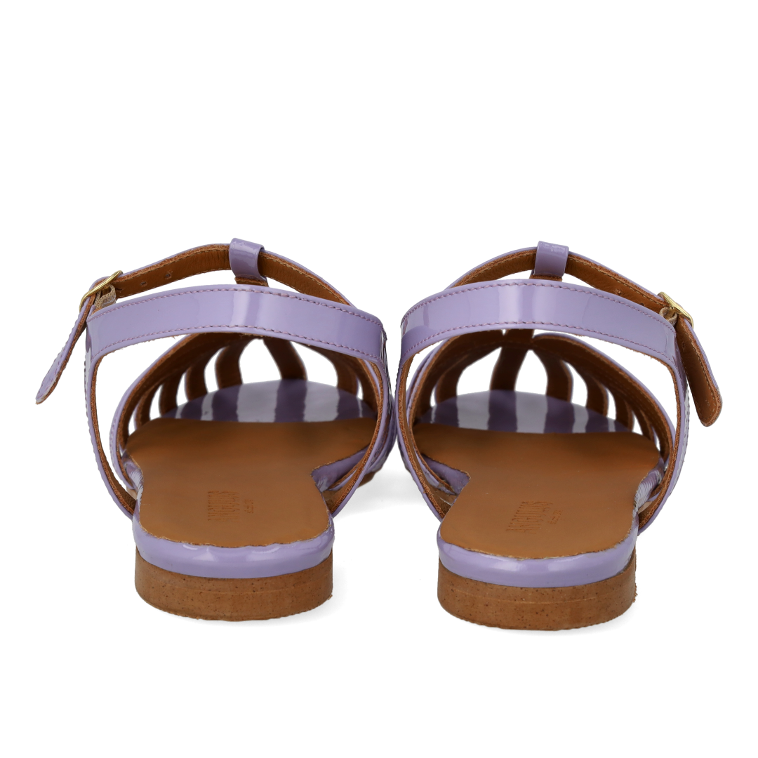 Flad sandal med smuk organisk frontdetalje