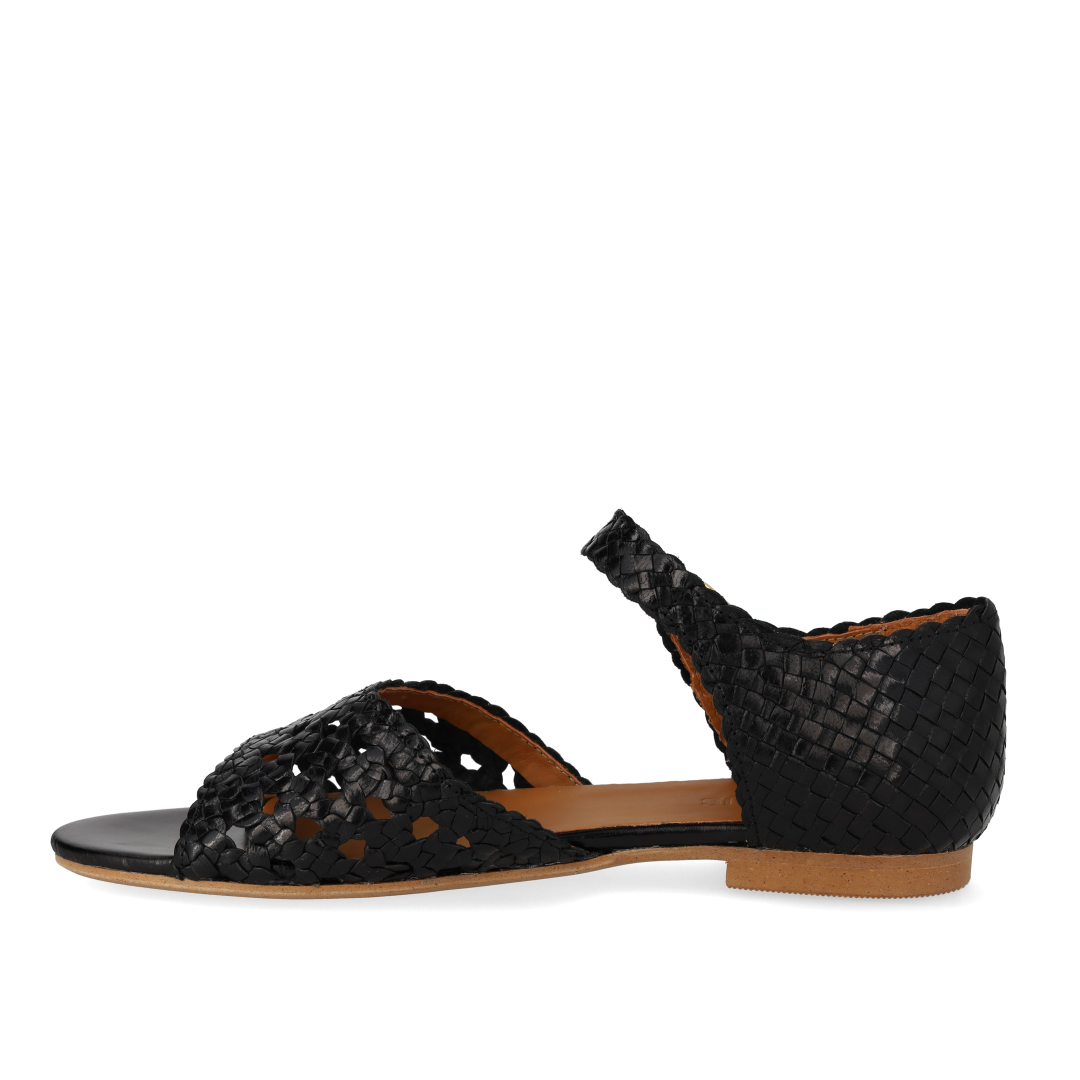 Håndflettet sandal med hulmønster detalje