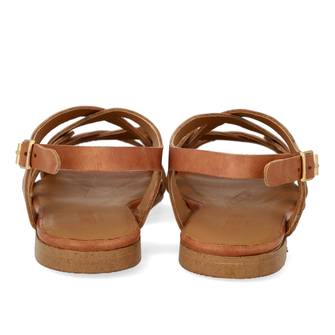Sandal med remdetaljer