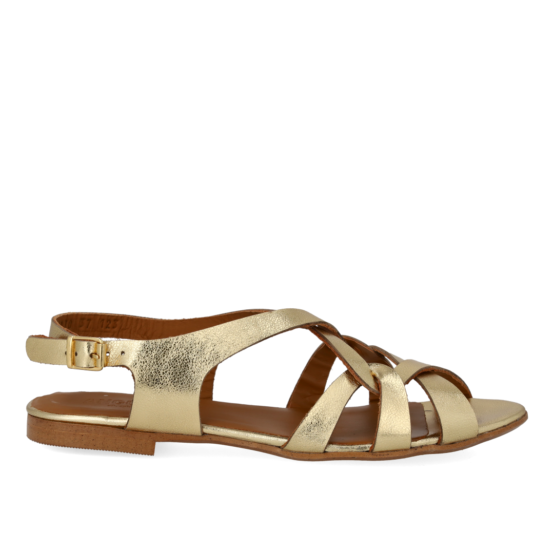 Sandal med remdetaljer