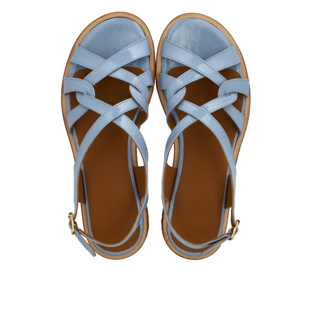 Sandal med remdetaljer