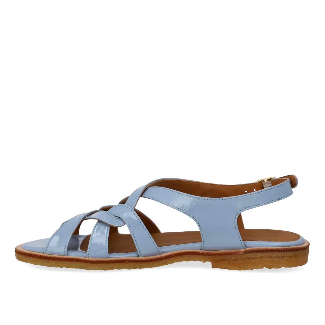 Sandal med remdetaljer