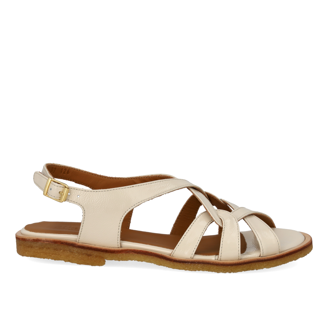 Sandal med remdetaljer