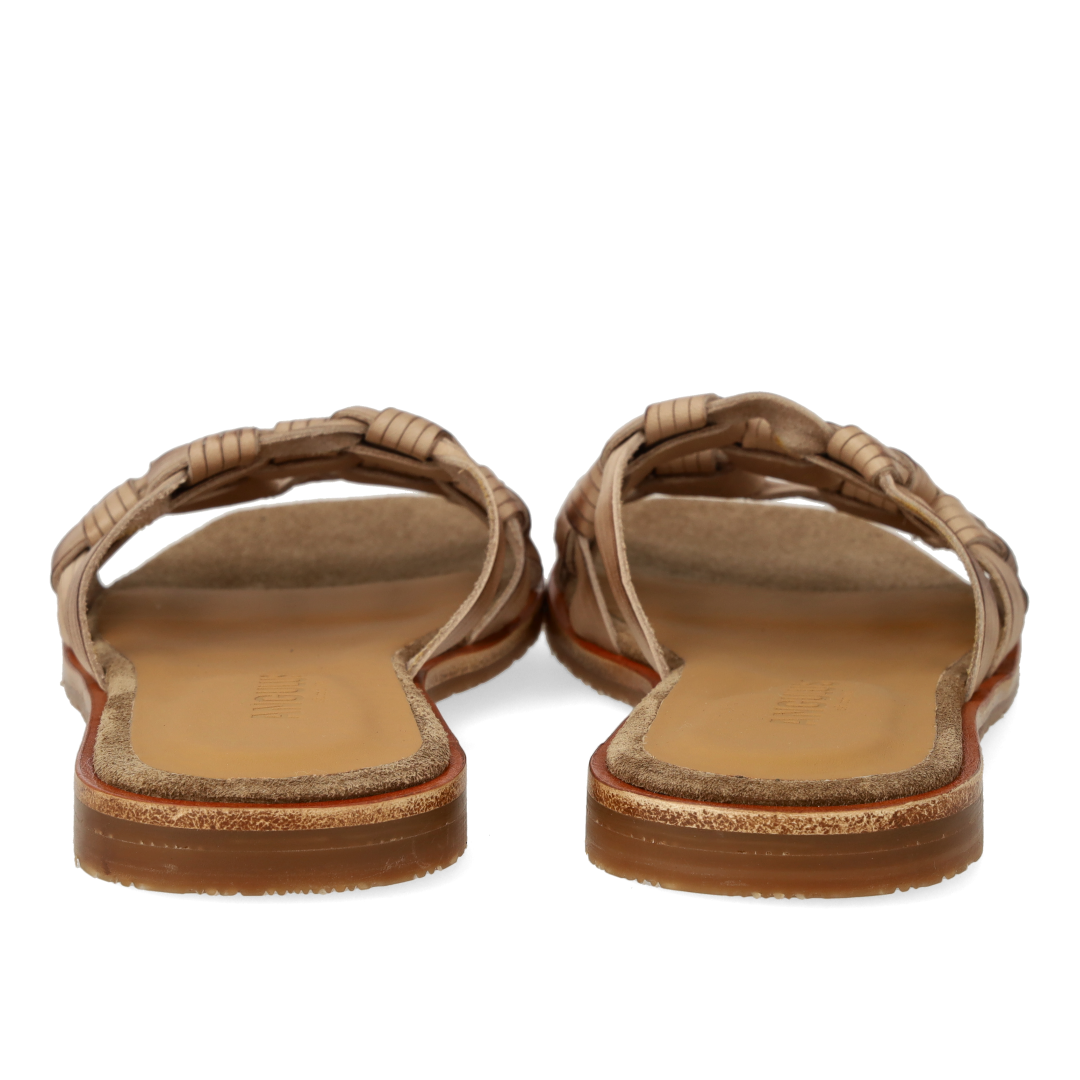 Slip-on sandal med fletdetalje