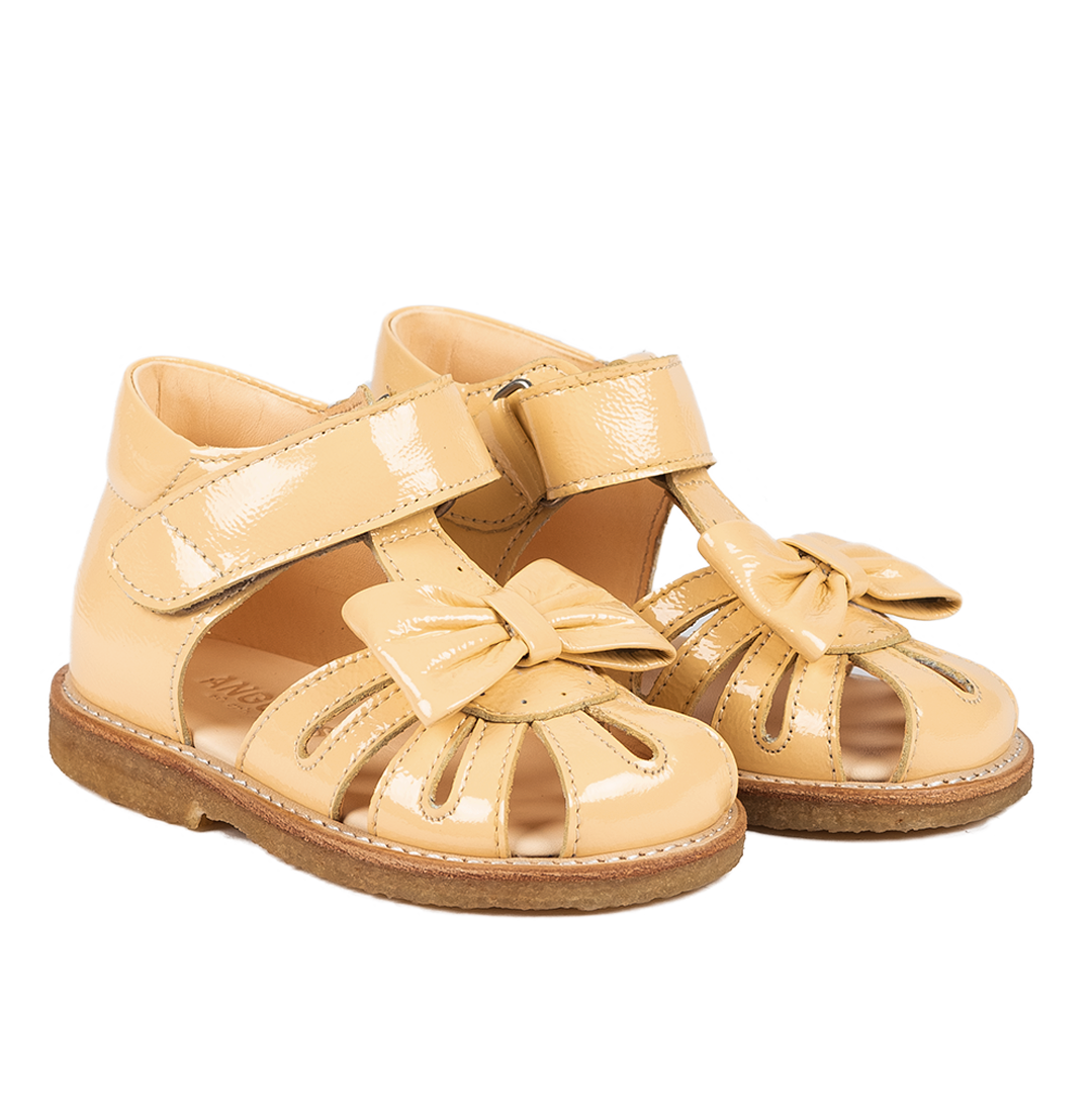 Begynder sandal med sløjfe og velcro lukning