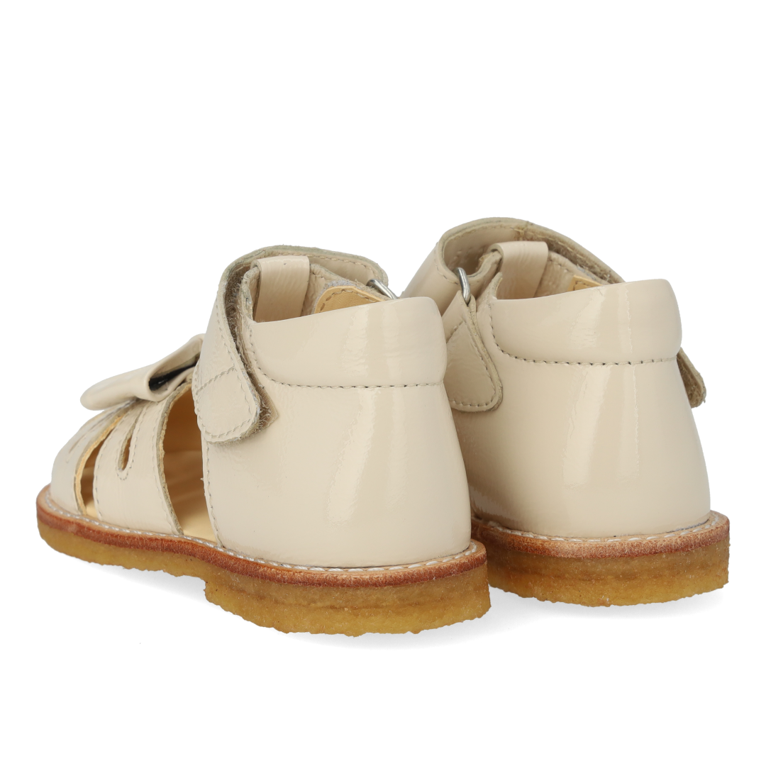 Begynder sandal med sløjfe og velcro lukning