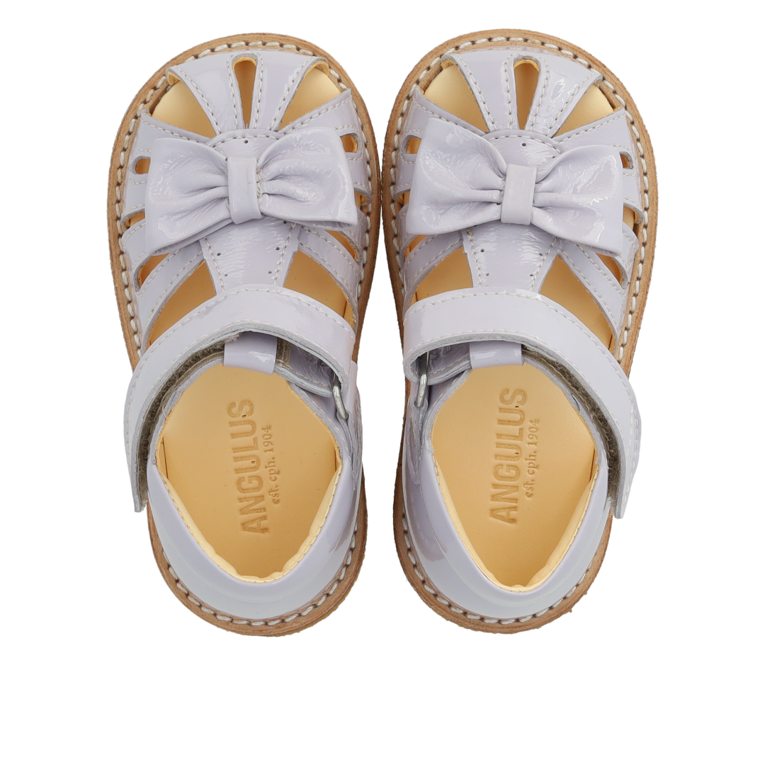 Begynder sandal med sløjfe og velcro lukning