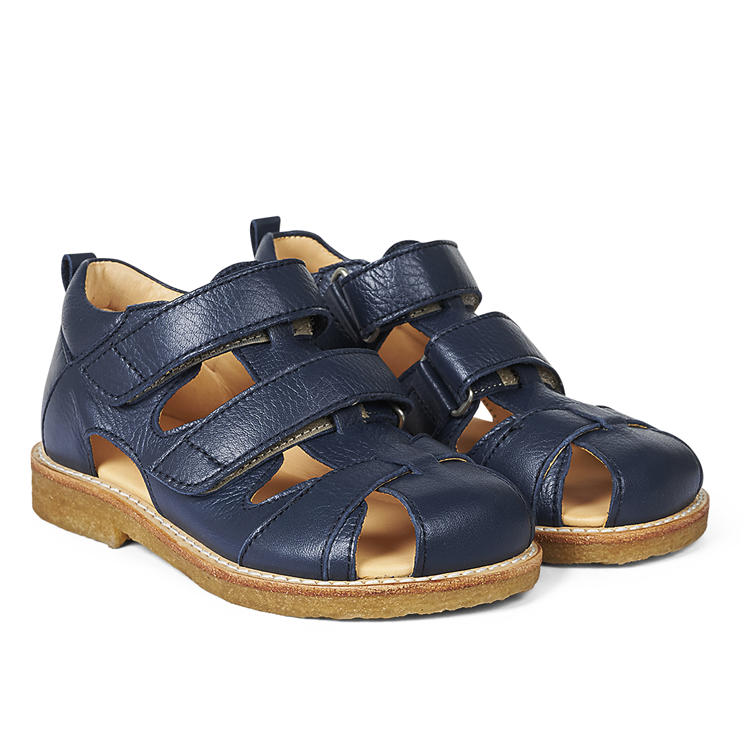 Sandal med velcro lukning