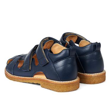 Sandal med velcro lukning