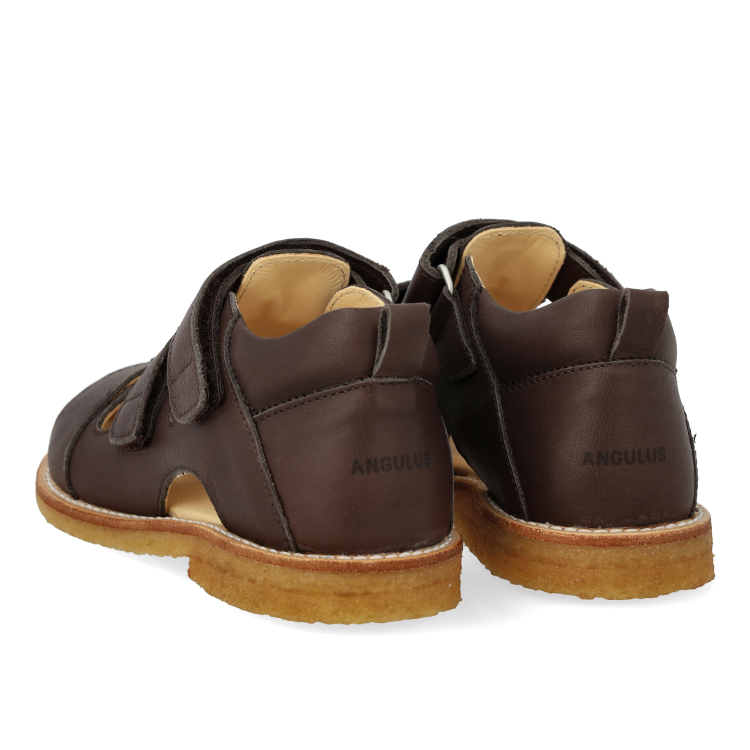 Sandal med velcro lukning