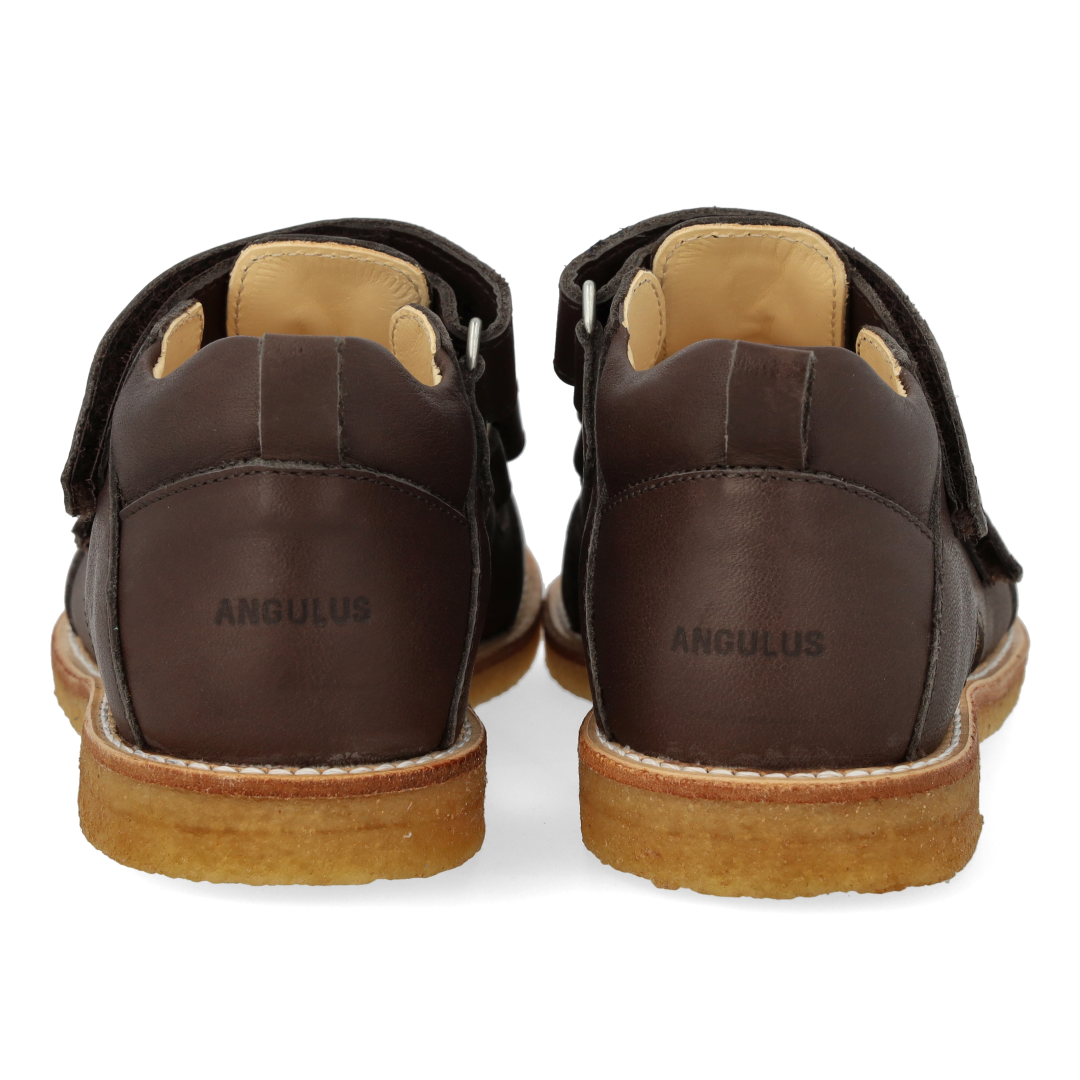 Sandal med velcro lukning