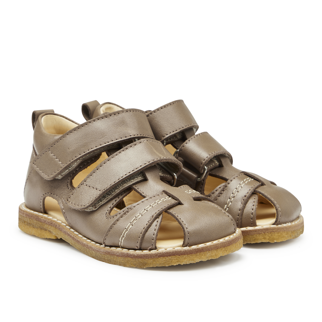 Begynder sandal med velcrolukning