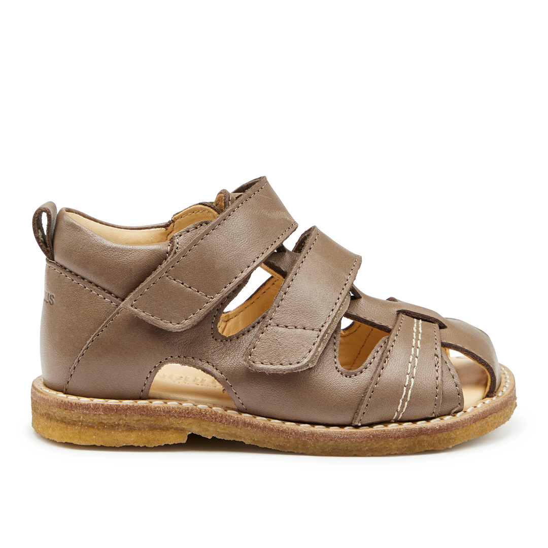 Begynder sandal med velcrolukning