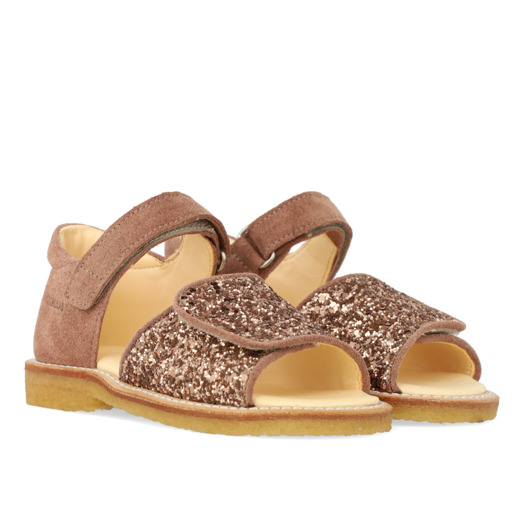 Sandal med funklende glitterdetalje