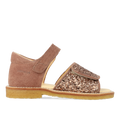 Sandal med funklende glitterdetalje