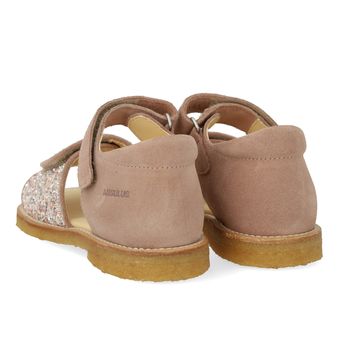 Sandal med funklende glitterdetalje