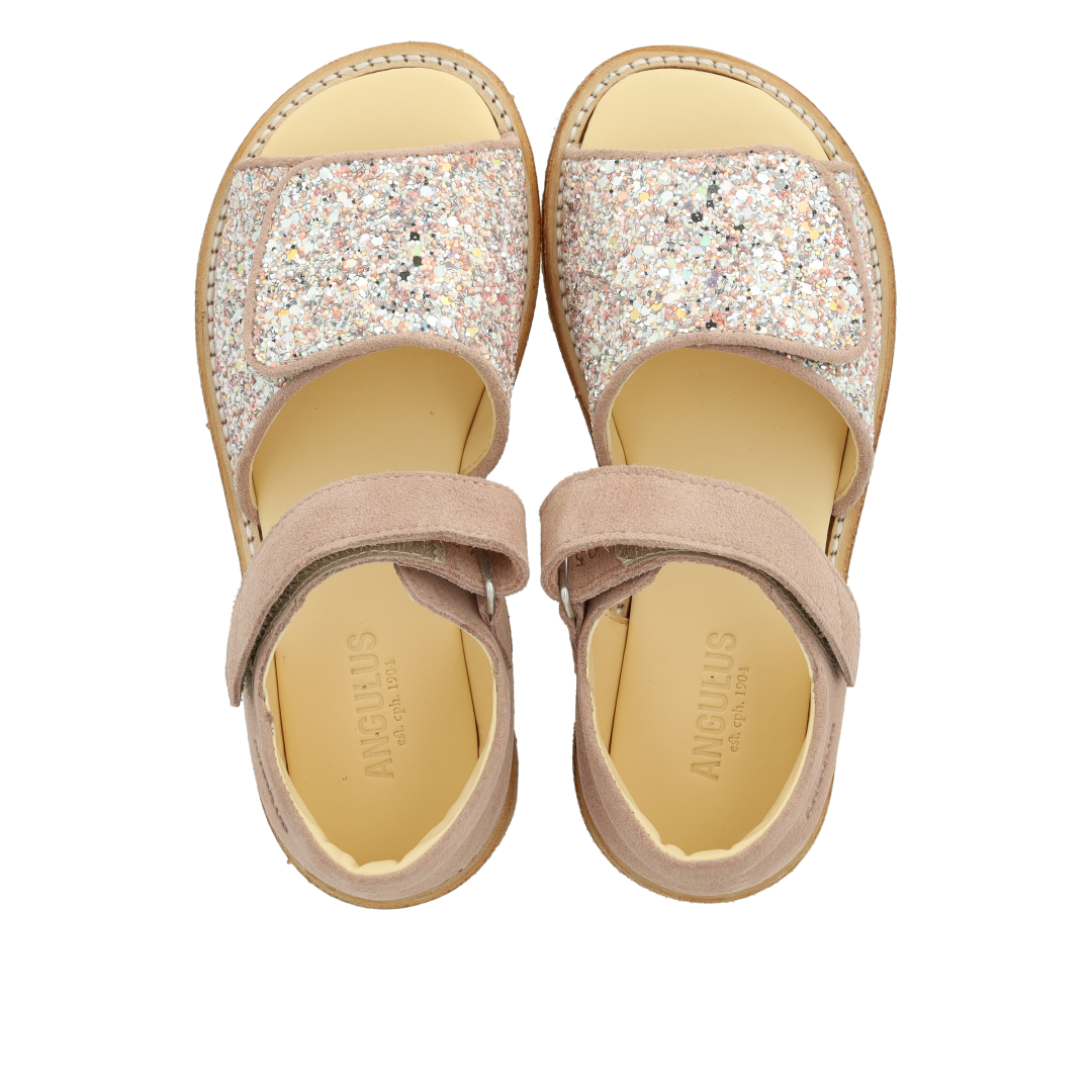 Sandal med funklende glitterdetalje