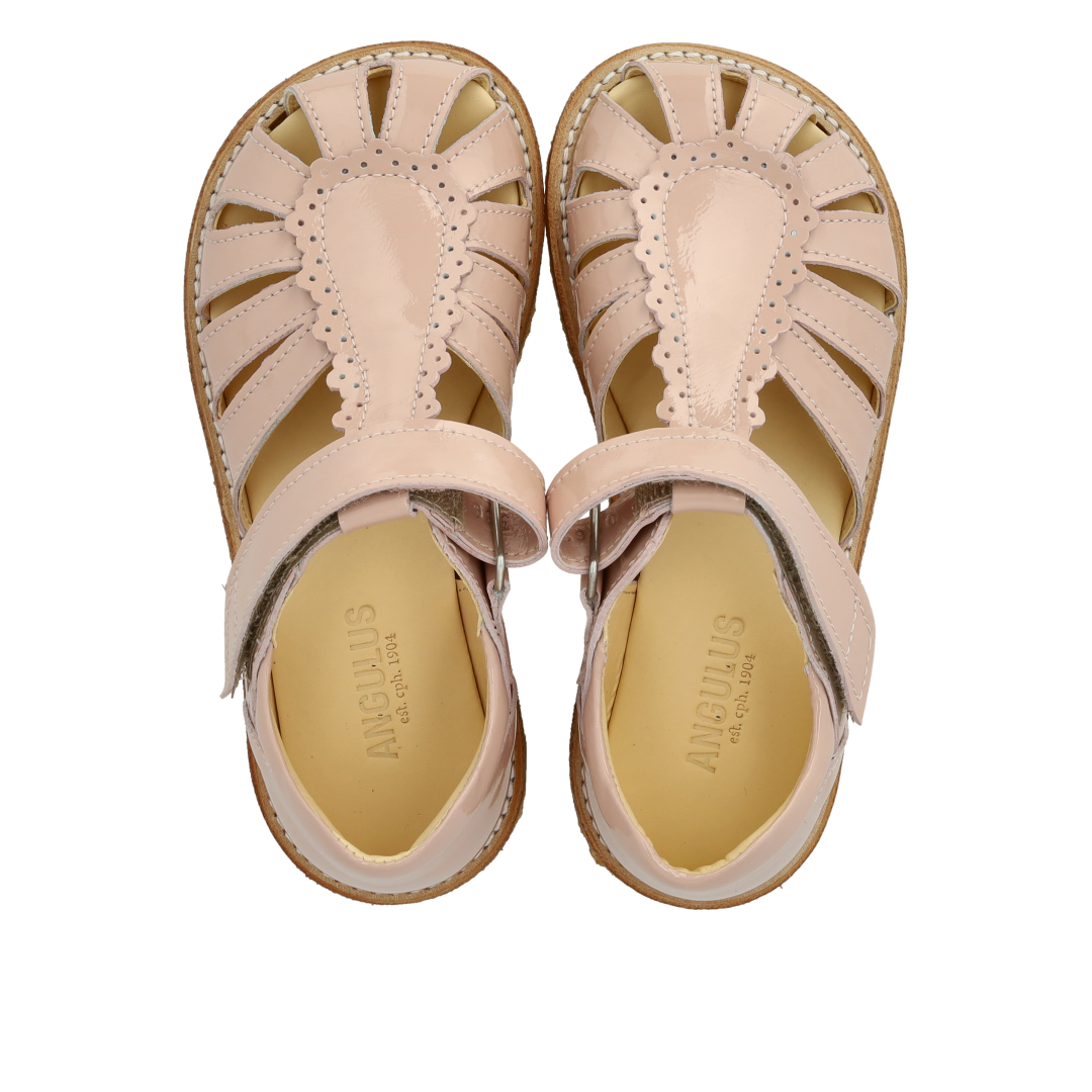 Sandal med dråbedetalje