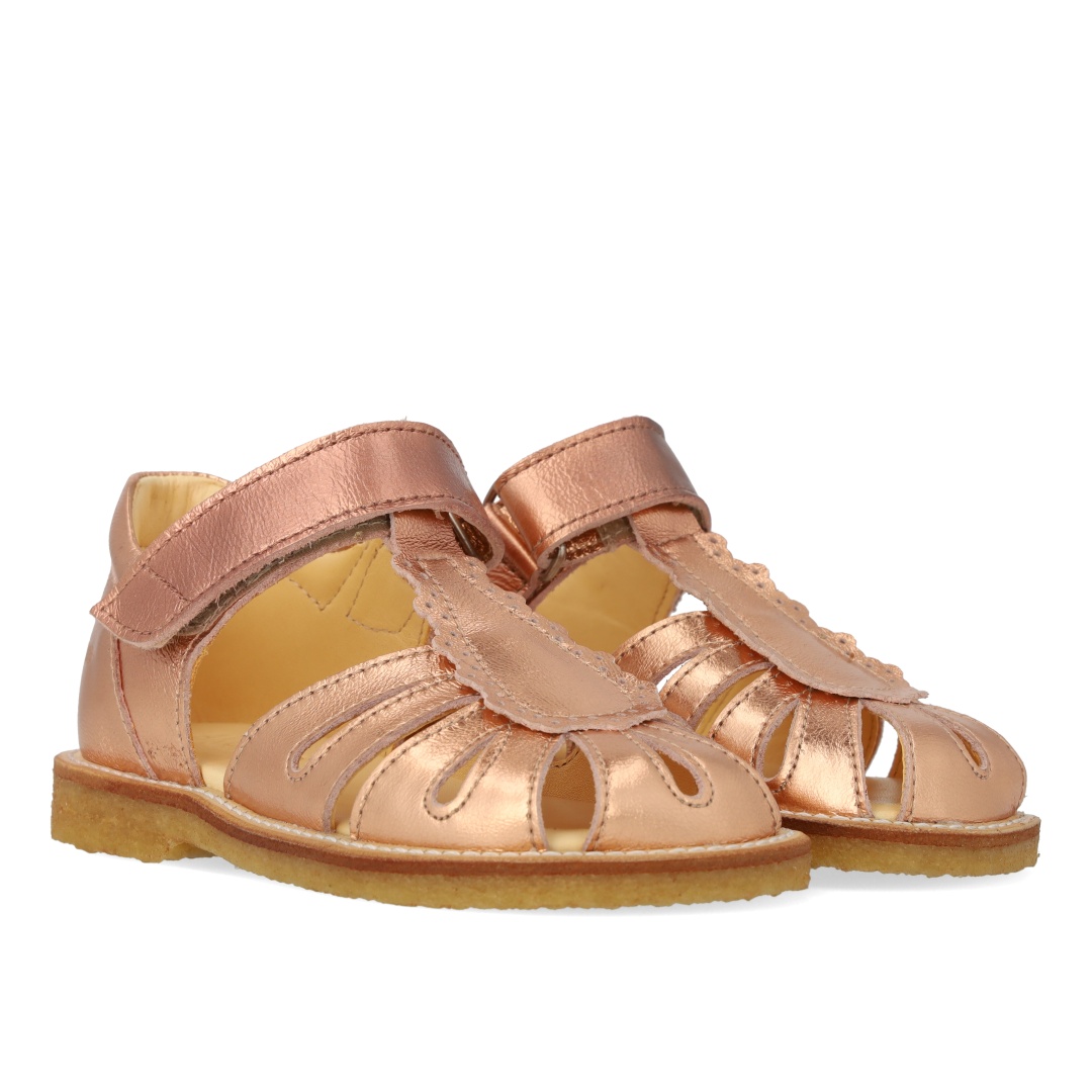 Sandal med dråbedetalje