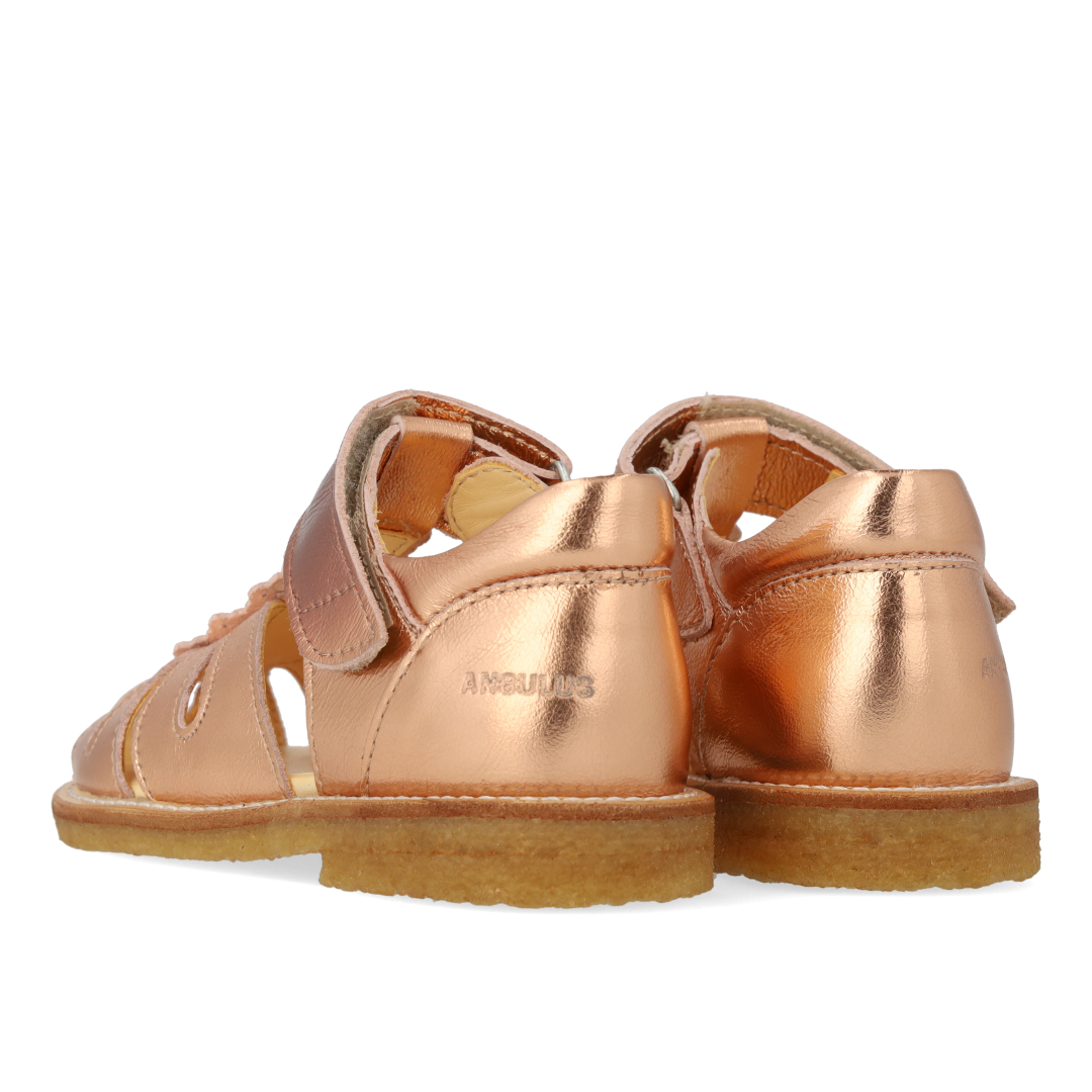 Sandal med dråbedetalje