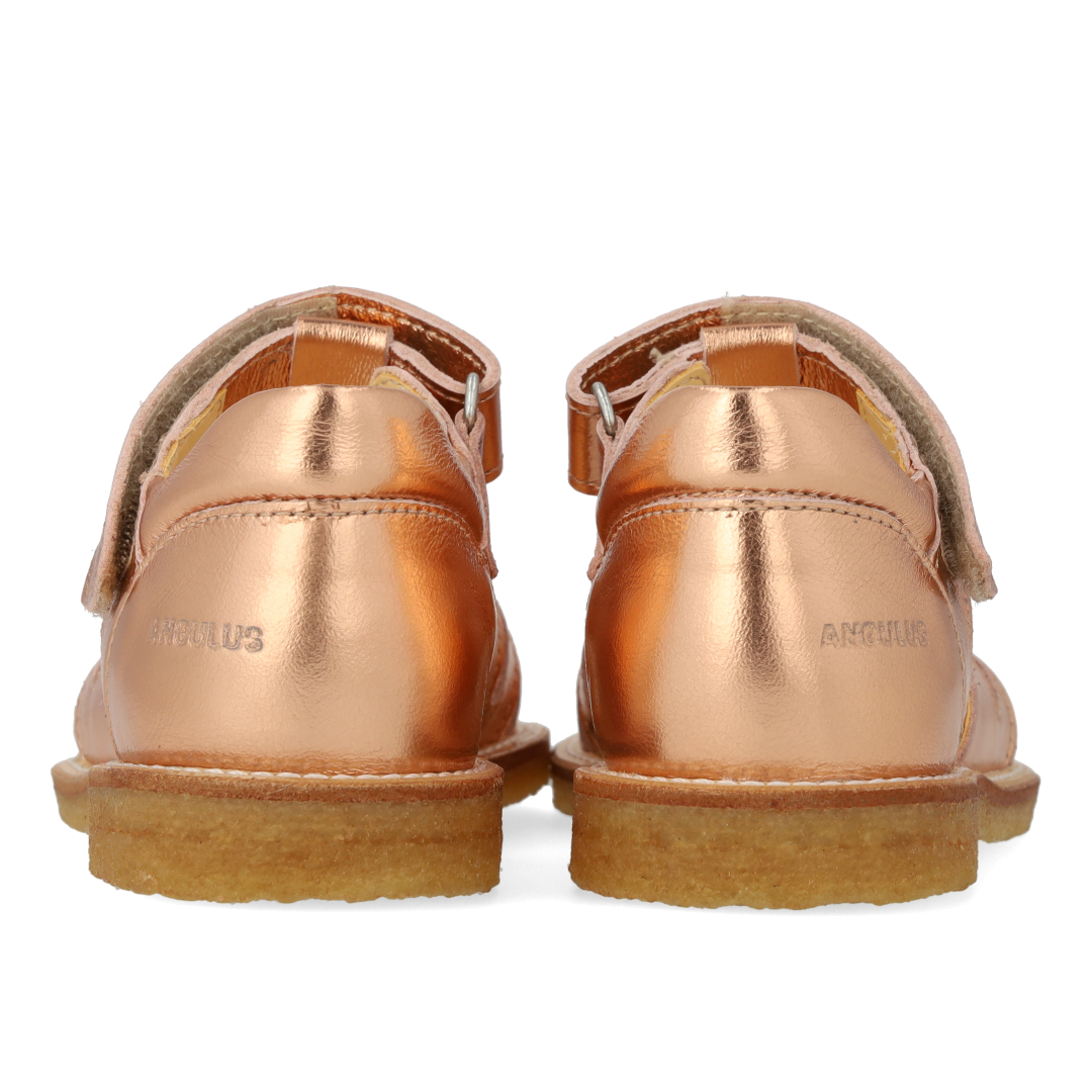 Sandal med dråbedetalje