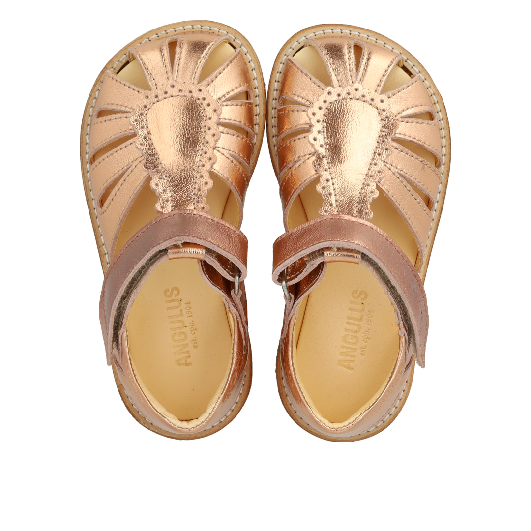 Sandal med dråbedetalje