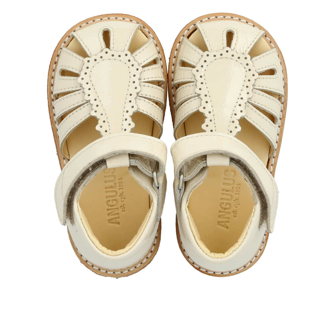 Begynder sandal med velcrolukning