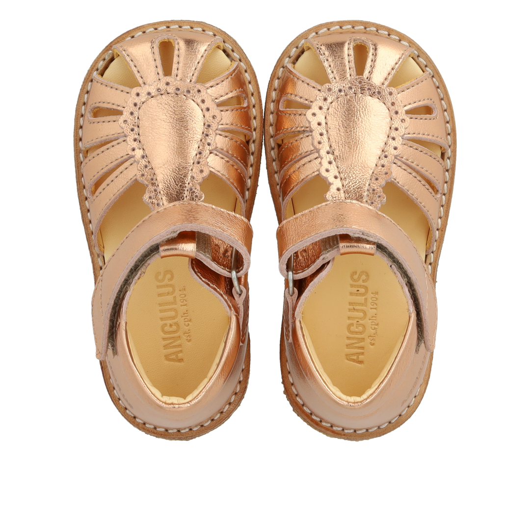 Begynder sandal med velcrolukning