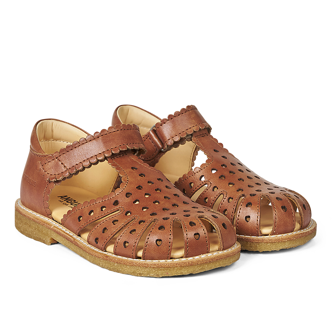 Sandal med mini-hjerter og velcrolukning