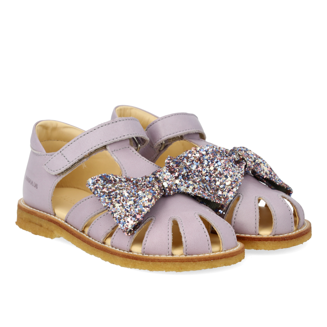 Sandal med glittersløjfe og velcrolukning
