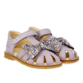 Sandal med glittersløjfe og velcrolukning