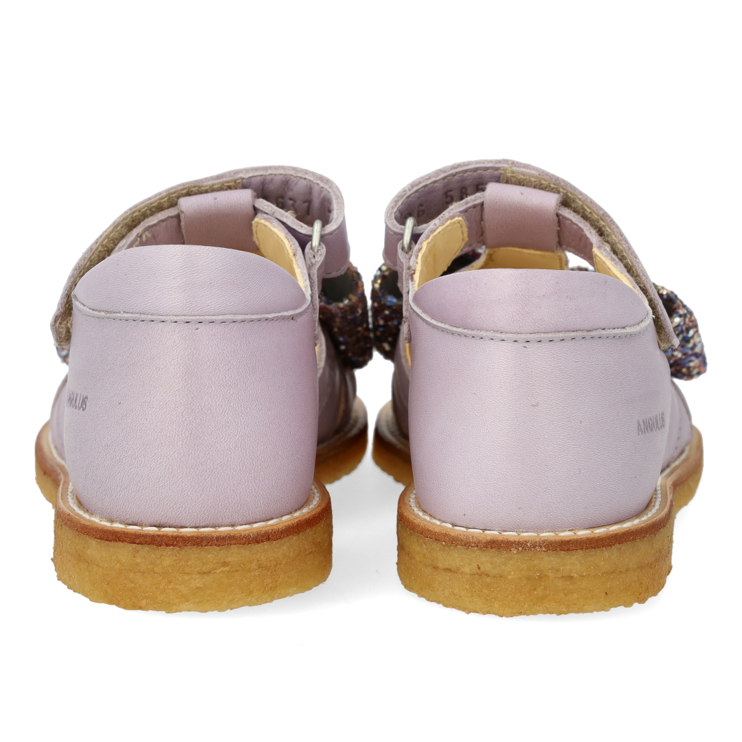 Sandal med glittersløjfe og velcrolukning