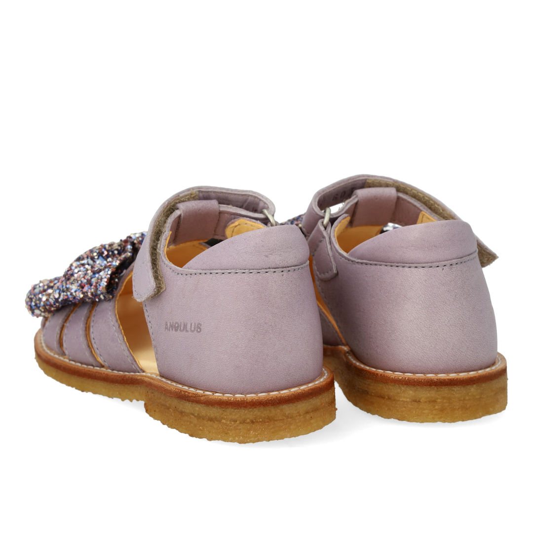 Begynder sandal med glittersløjfe og velcrolukning