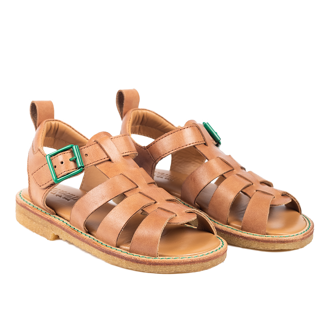 Sandal med spænde og kontrast detaljer