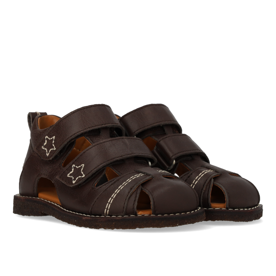 Sandal med stjernebroderi