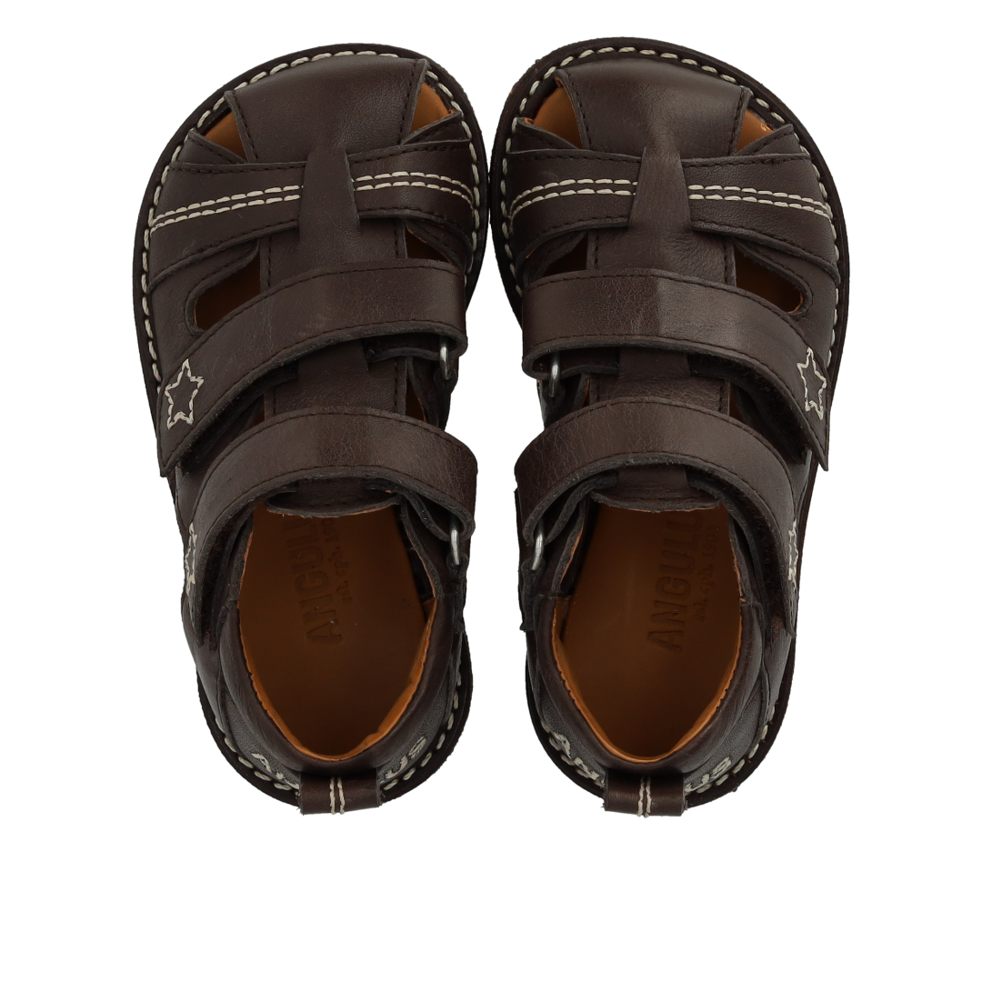 Sandal med stjernebroderi